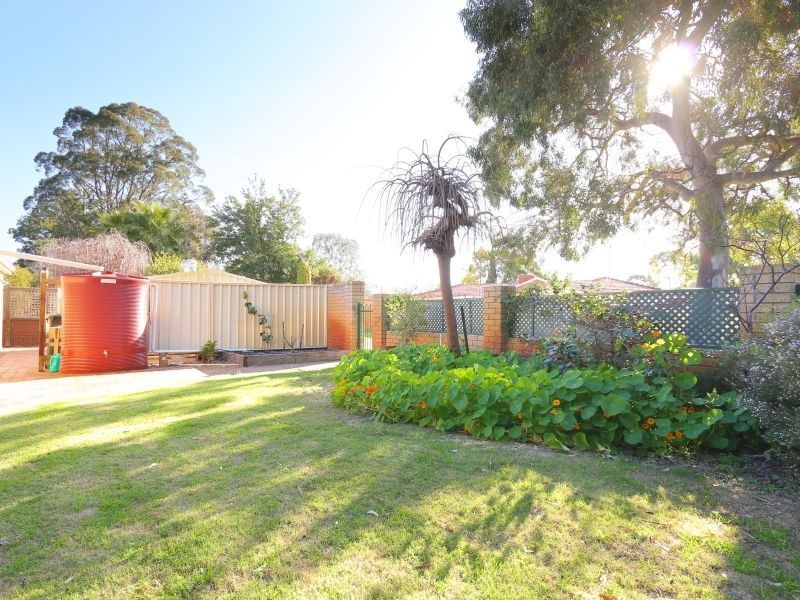 19 Regency Drive, Thornlie WA 6108