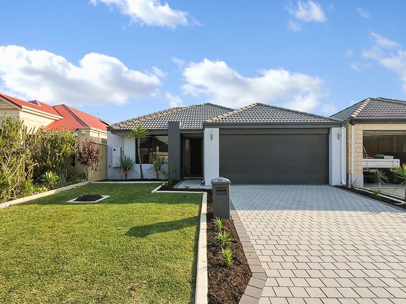 12 Finsbury Drive, Thornlie WA 6108