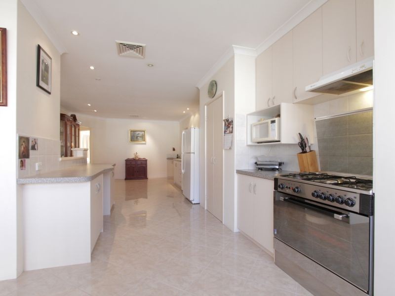 31 Murdoch Road, Thornlie WA 6108