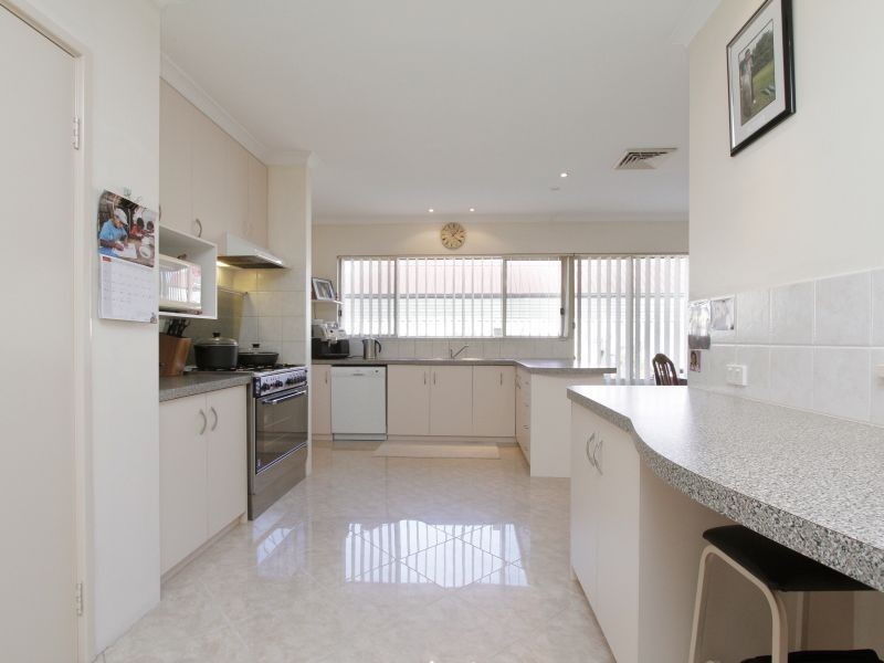 31 Murdoch Road, Thornlie WA 6108