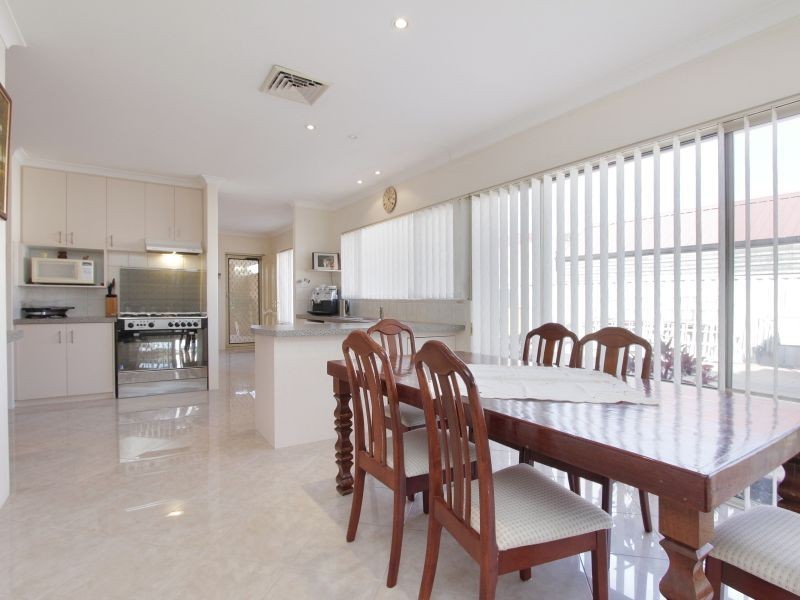 31 Murdoch Road, Thornlie WA 6108