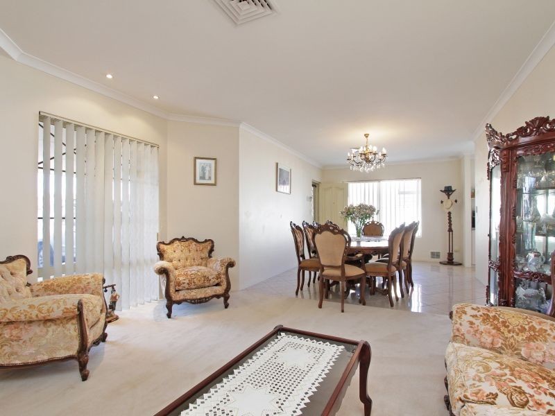 31 Murdoch Road, Thornlie WA 6108