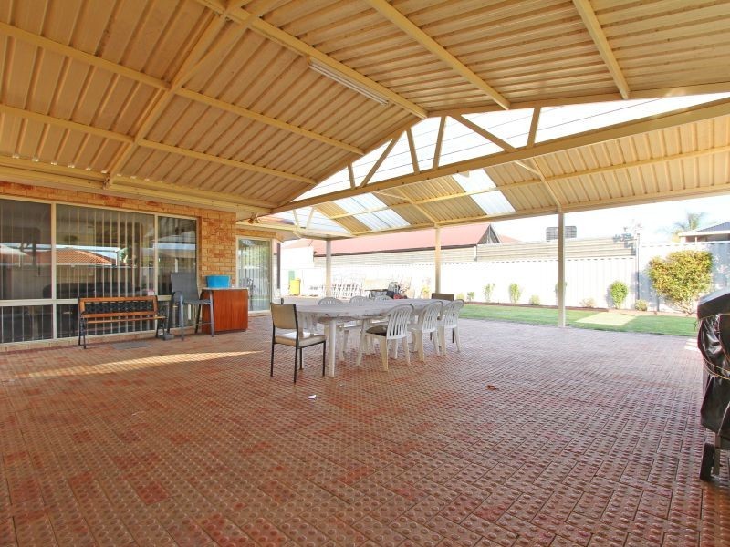 31 Murdoch Road, Thornlie WA 6108