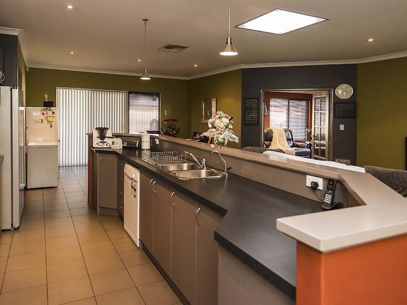 1 Jacksonia Gate, Canning Vale WA 6155