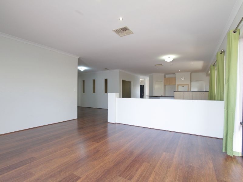 8 Minstrell Road, Bertram WA 6167