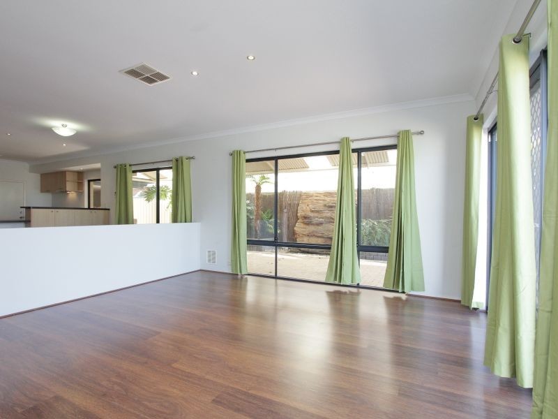 8 Minstrell Road, Bertram WA 6167