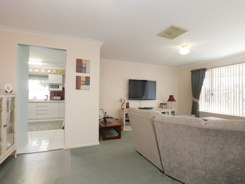 9 Firefalls Close, Huntingdale WA 6110