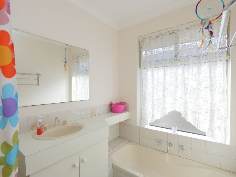 9 Firefalls Close, Huntingdale WA 6110