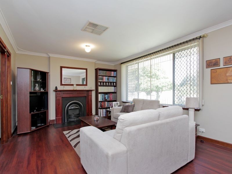 6 Cleve Way, Gosnells WA 6110