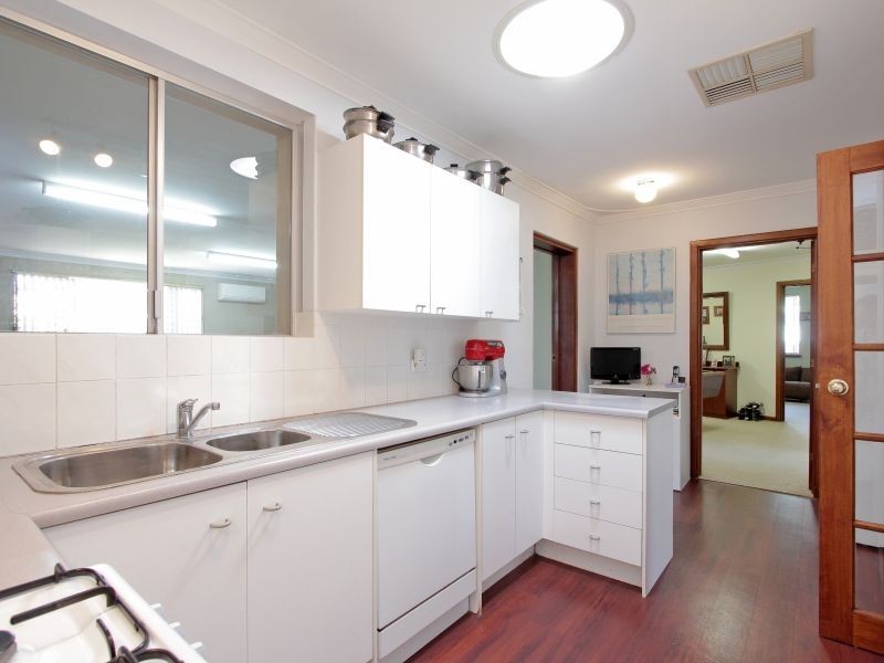 6 Cleve Way, Gosnells WA 6110