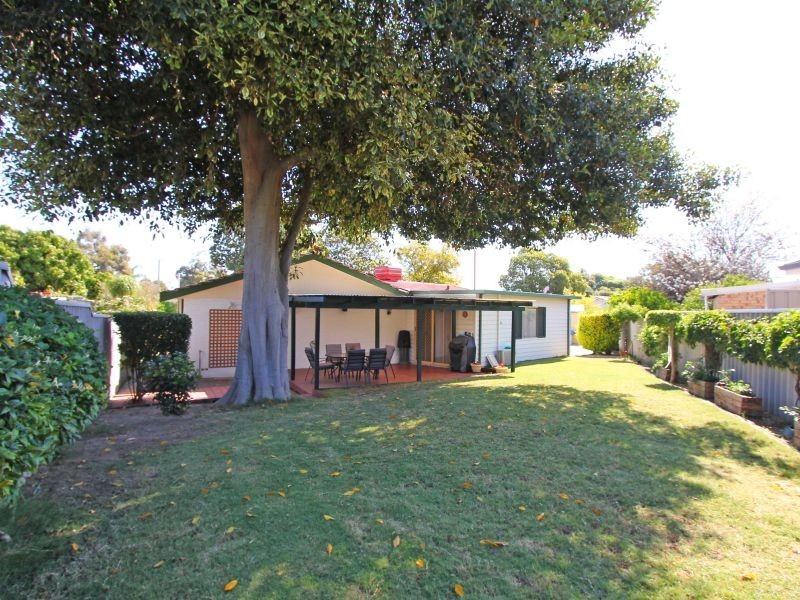 6 Cleve Way, Gosnells WA 6110