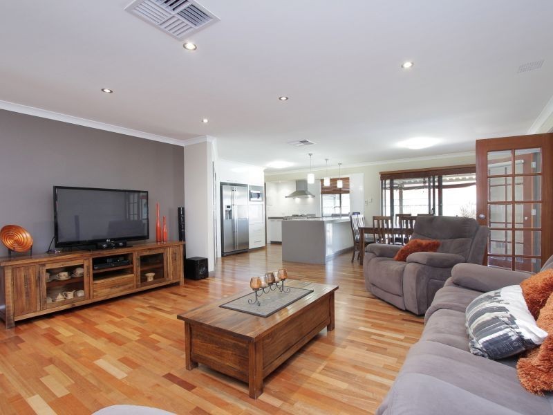 71 Lakey Street, Southern River WA 6110