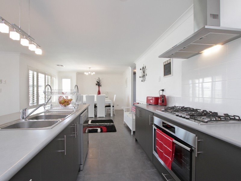 18 Hartz Way, Wandi WA 6167