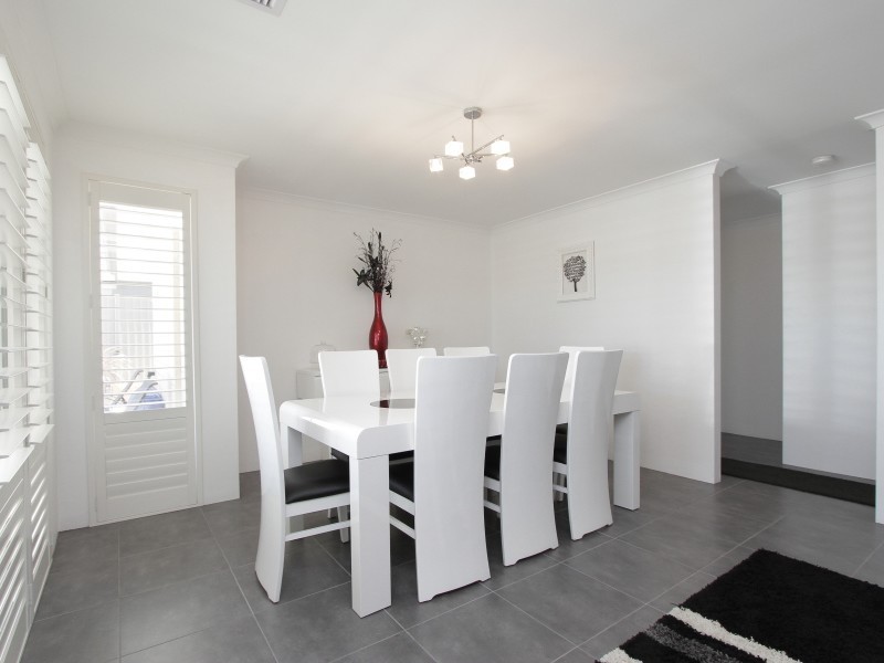 18 Hartz Way, Wandi WA 6167