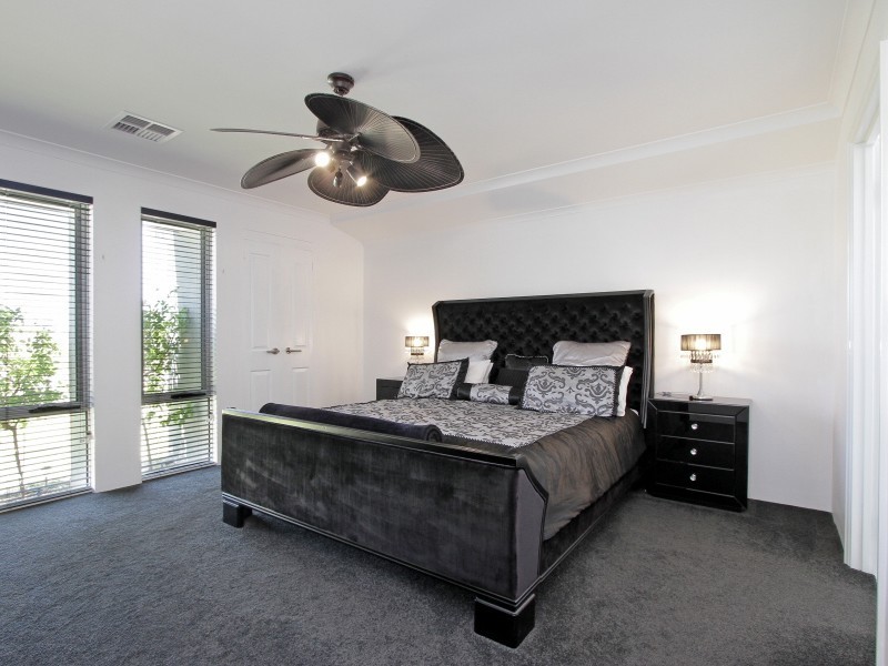 18 Hartz Way, Wandi WA 6167