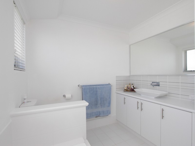 18 Hartz Way, Wandi WA 6167