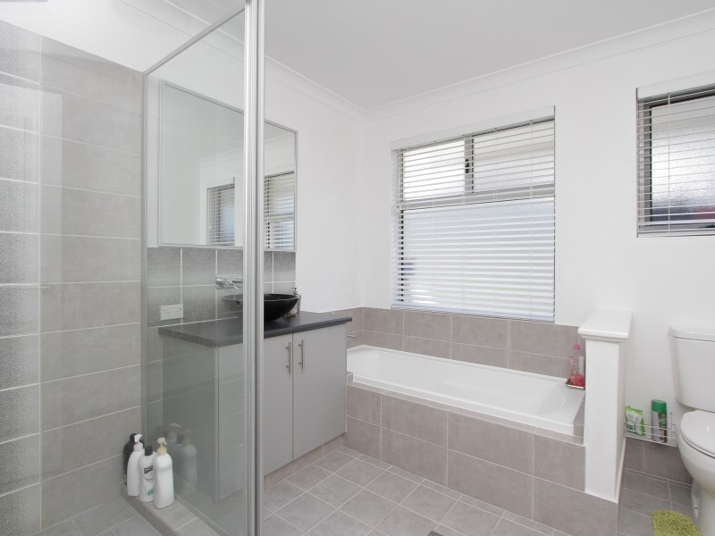 18 Hartz Way, Wandi WA 6167