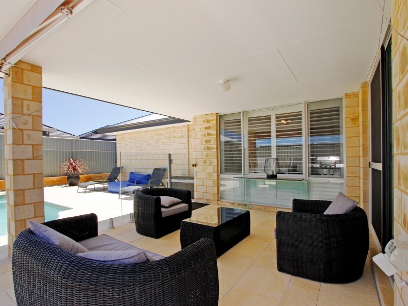 18 Hartz Way, Wandi WA 6167