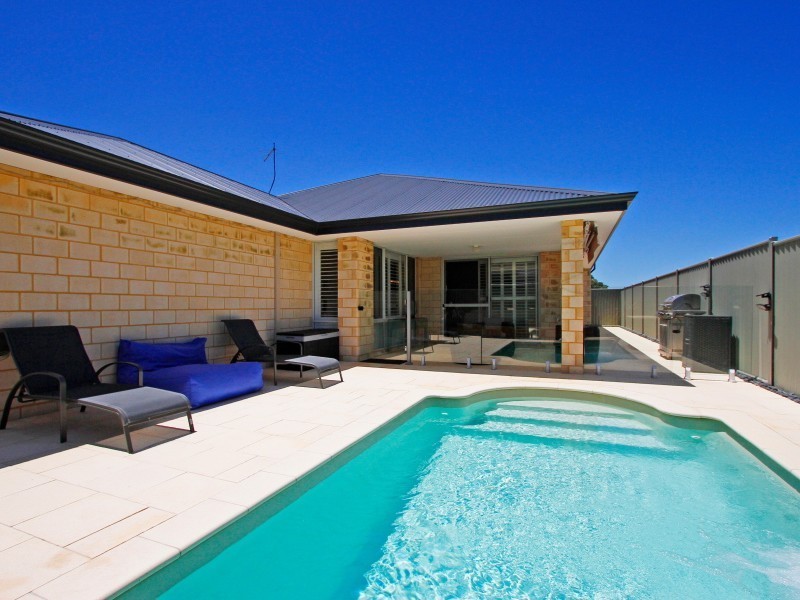 18 Hartz Way, Wandi WA 6167