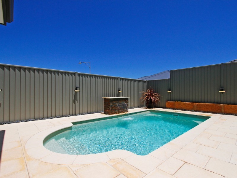 18 Hartz Way, Wandi WA 6167