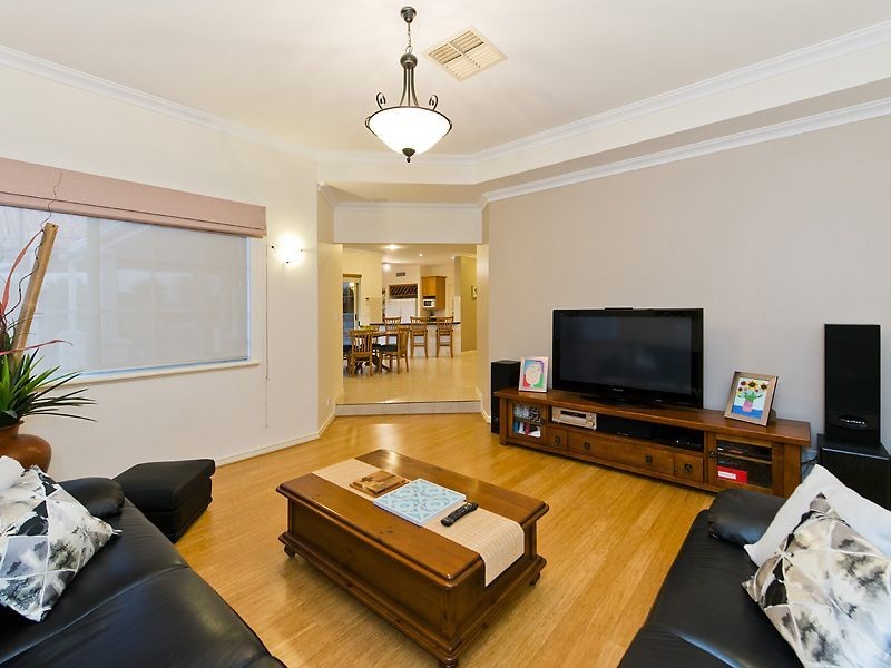 3 Bennett Drive, Canning Vale WA 6155