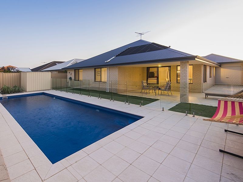 15 Hallstrom Way, Canning Vale WA 6155