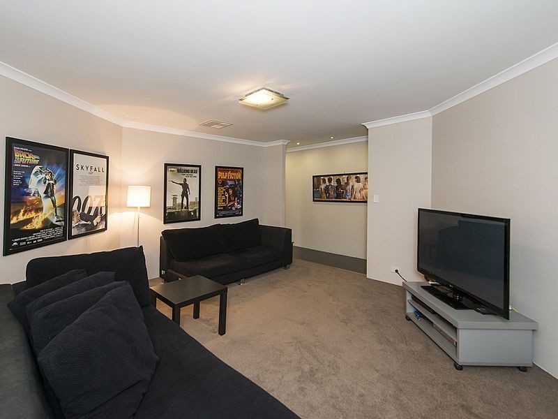 15 Hallstrom Way, Canning Vale WA 6155