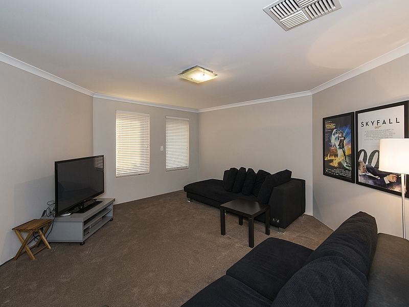 15 Hallstrom Way, Canning Vale WA 6155