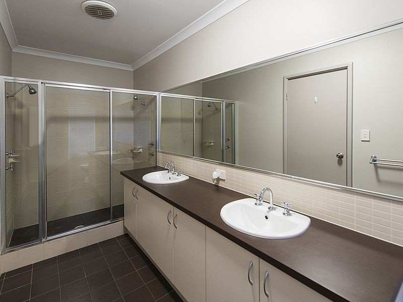 15 Hallstrom Way, Canning Vale WA 6155