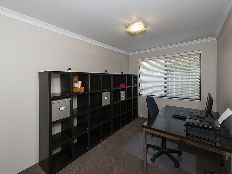 15 Hallstrom Way, Canning Vale WA 6155