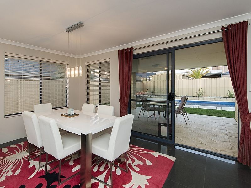 15 Hallstrom Way, Canning Vale WA 6155