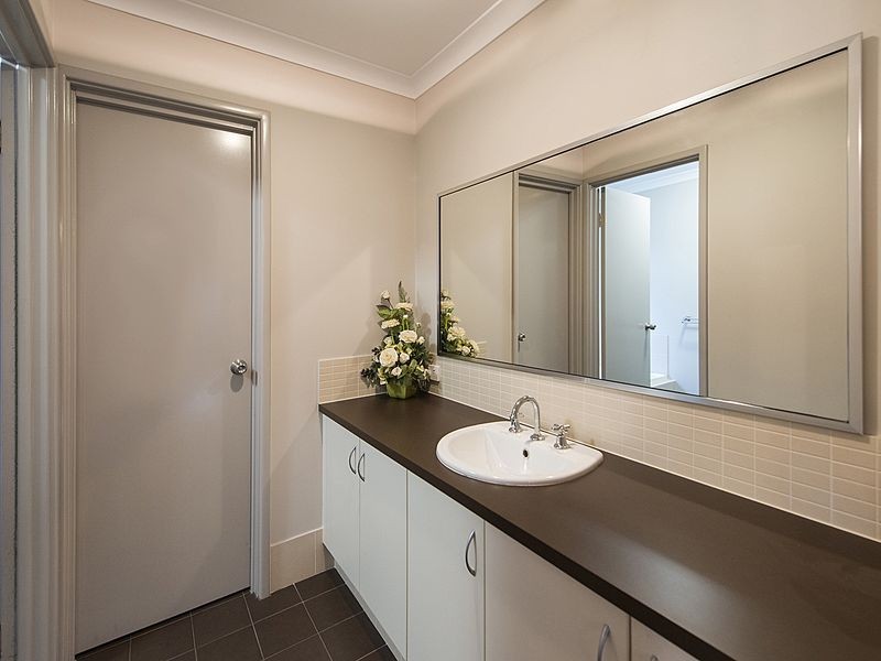 15 Hallstrom Way, Canning Vale WA 6155