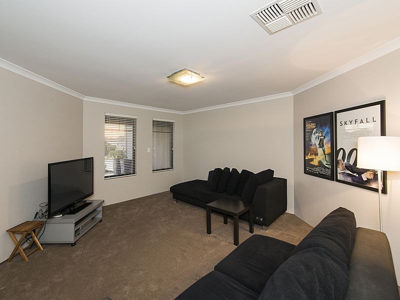 15 Hallstrom Way, Canning Vale WA 6155