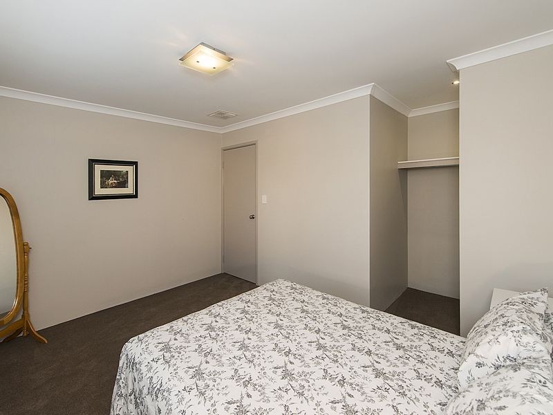 15 Hallstrom Way, Canning Vale WA 6155