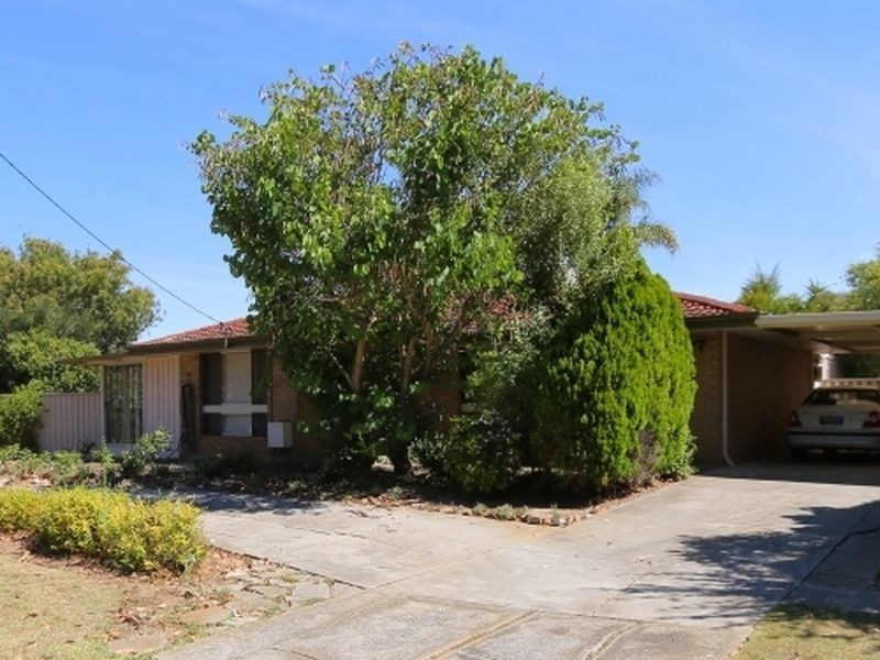33 Parkside Drive, Thornlie WA 6108