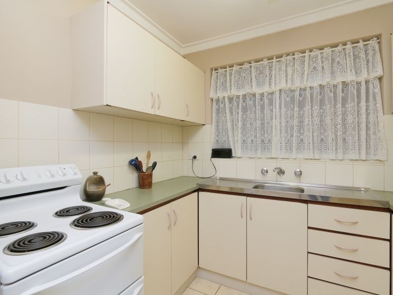 33 Parkside Drive, Thornlie WA 6108