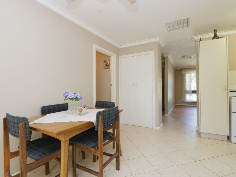 33 Parkside Drive, Thornlie WA 6108