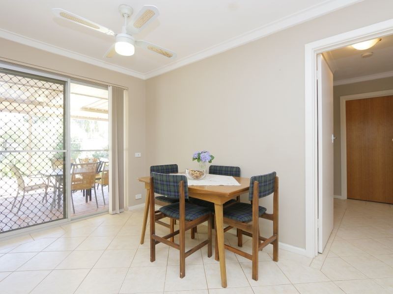 33 Parkside Drive, Thornlie WA 6108