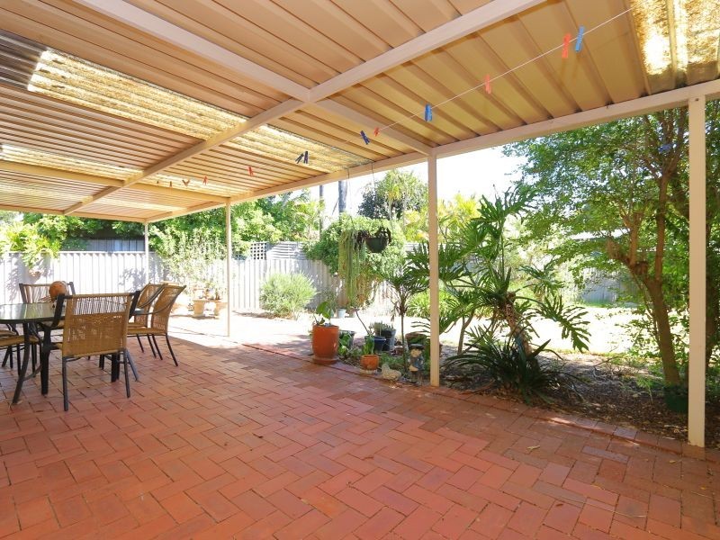 33 Parkside Drive, Thornlie WA 6108