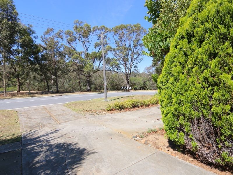 33 Parkside Drive, Thornlie WA 6108
