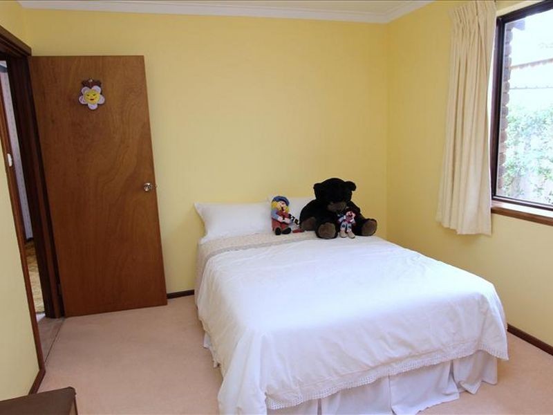 8 Carrick Road, Mount Richon WA 6112