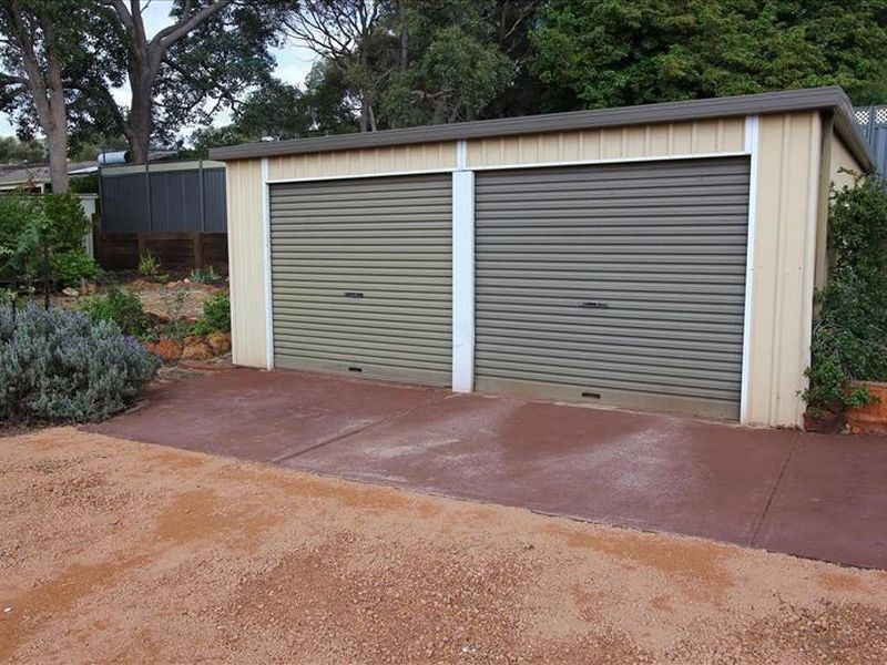 8 Carrick Road, Mount Richon WA 6112