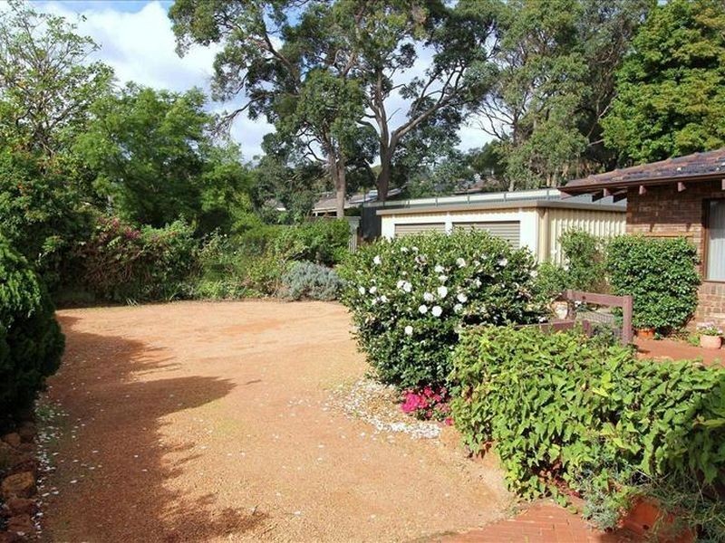 8 Carrick Road, Mount Richon WA 6112