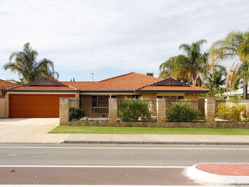 67 Forest Lakes Drive, Thornlie WA 6108