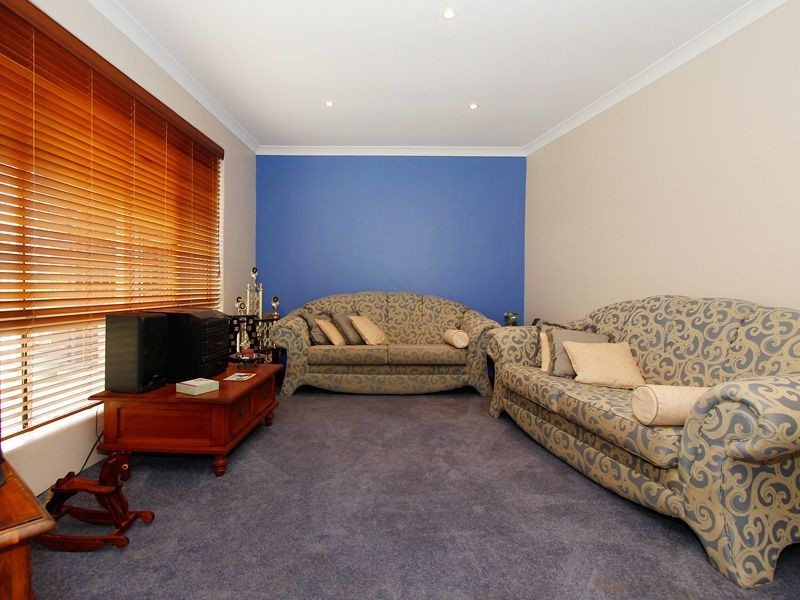 67 Forest Lakes Drive, Thornlie WA 6108