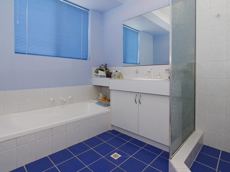 67 Forest Lakes Drive, Thornlie WA 6108