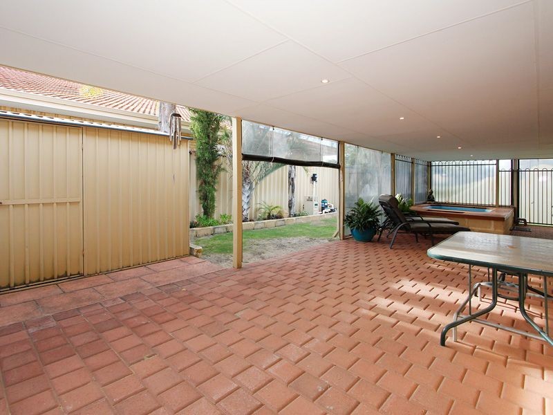 67 Forest Lakes Drive, Thornlie WA 6108