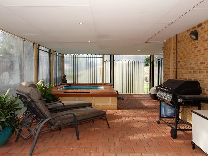 67 Forest Lakes Drive, Thornlie WA 6108
