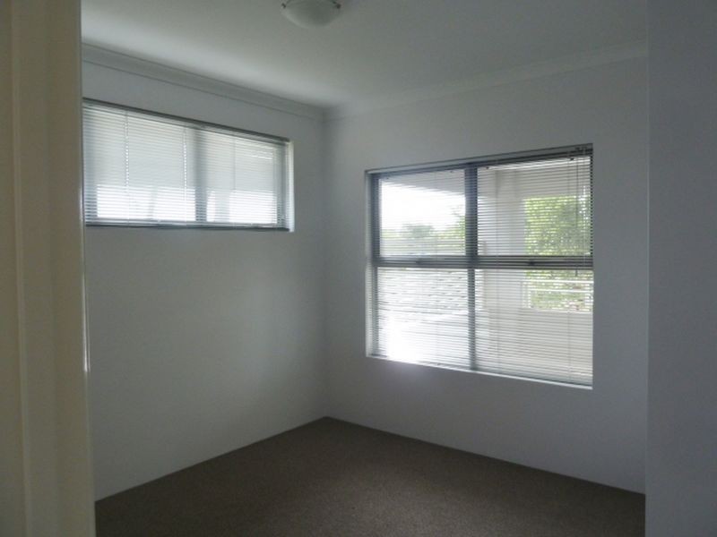 Unit 4/11 Debenham Street, Thornlie WA 6108