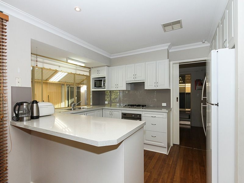 19 Farrer Place, Thornlie WA 6108